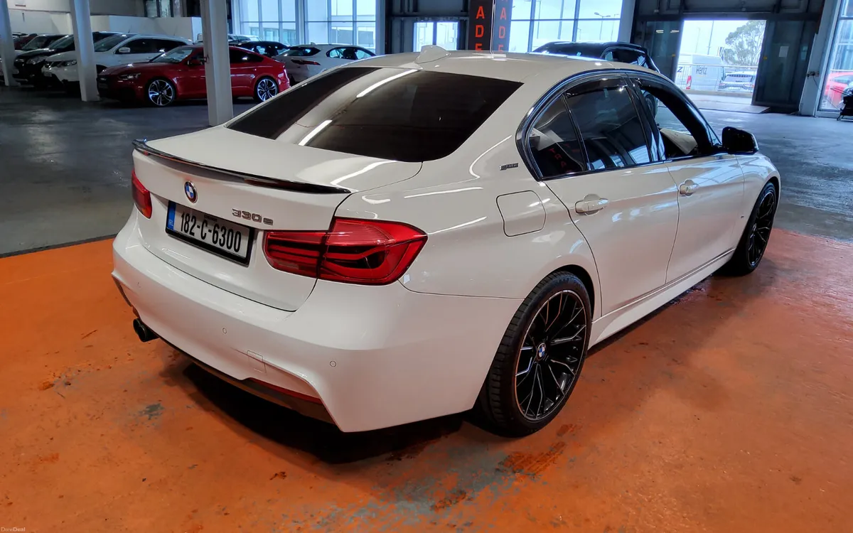 BMW 3-Series 2018 - Image 4