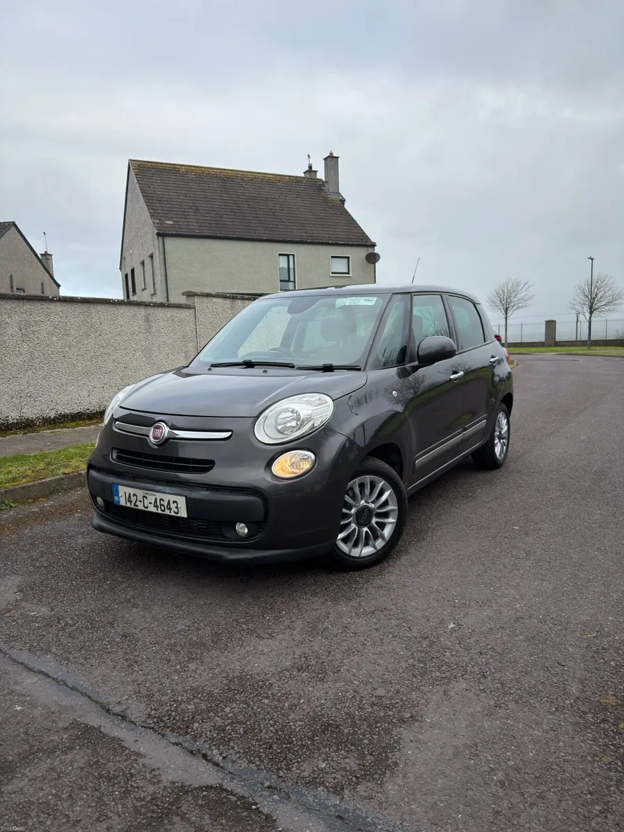 Fiat 500L, *Sunroof* - Image 1