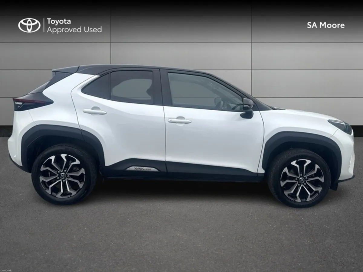 Toyota Yaris Cross HYBRID LUNA SPORT - Image 3
