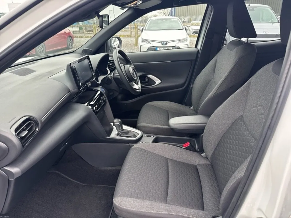 Toyota Yaris Cross HYBRID LUNA SPORT - Image 6