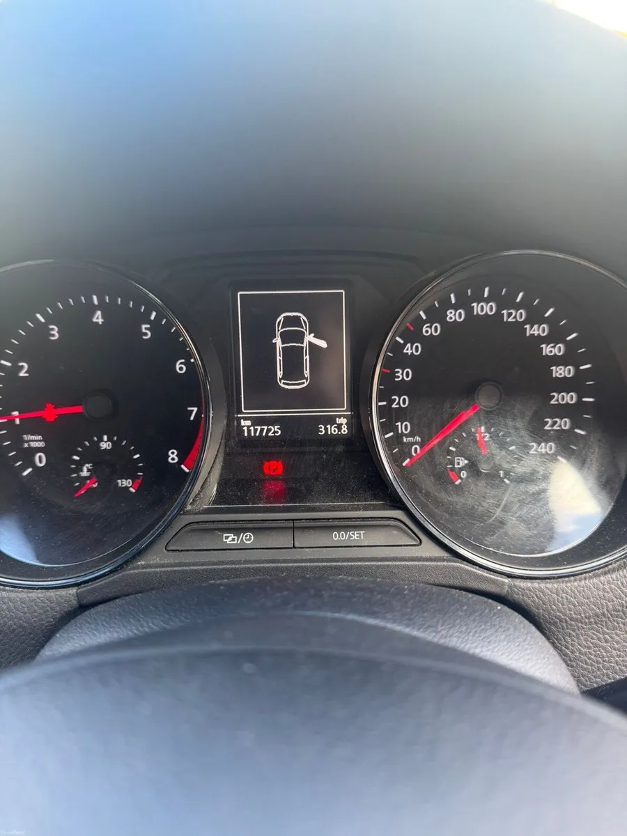 2014 Volkswagen Polo - Image 2