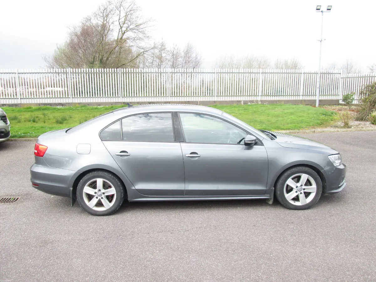 Volkswagen Jetta 2015 - Image 3