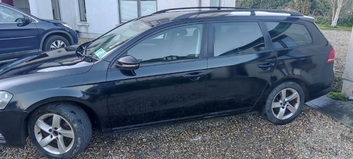 Volkswagen Passat 2013 - Image 2