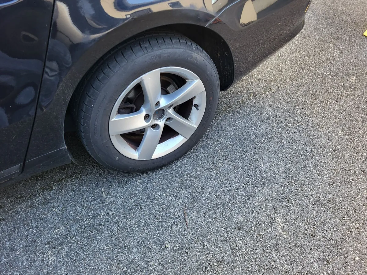 Volkswagen Passat 2012 - Image 4