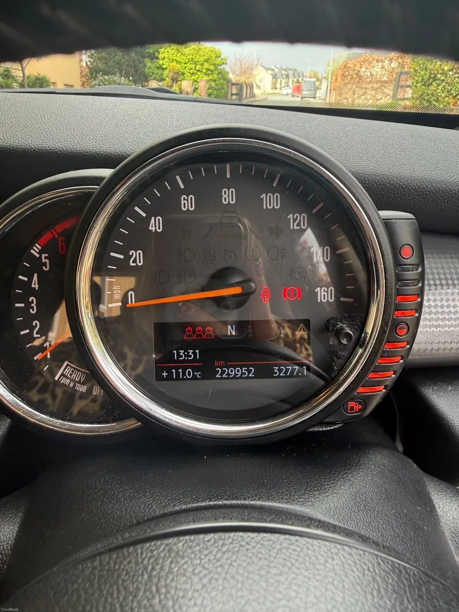 Mini Cooper 2015 - Image 2