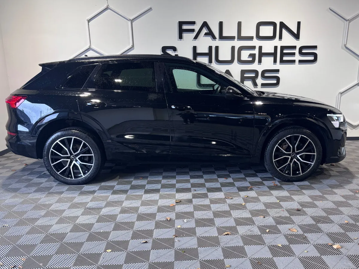 AUDI E-TRON BLACK EDITION 55 Q QUATTRO / HIGH SPEC - Image 4