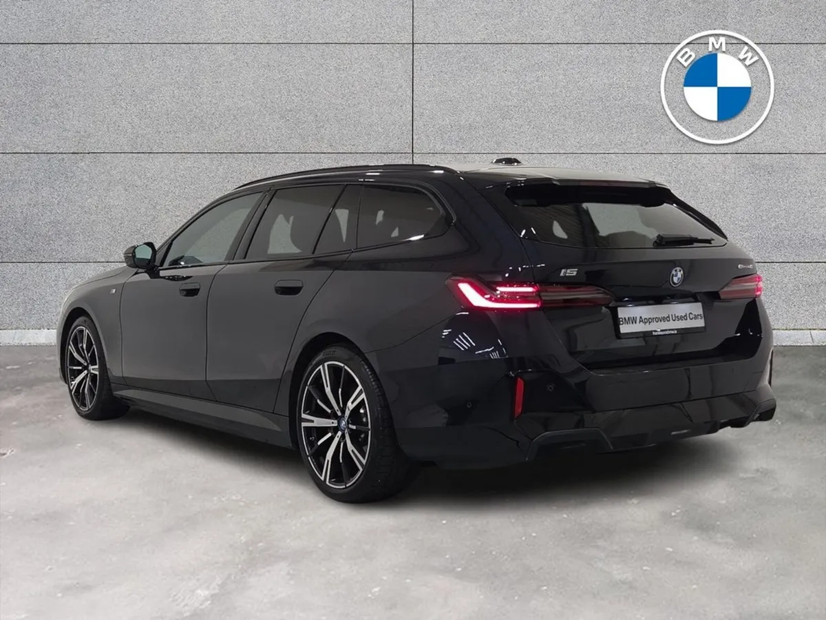 BMW i5 eDrive40 M Sport Pro Touring - Image 3