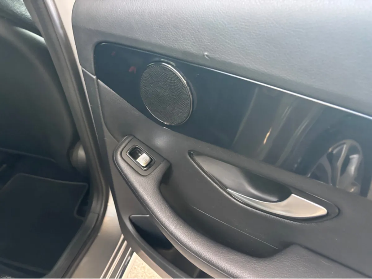 Mercedes-Benz C-Class 160 4DR - Image 3