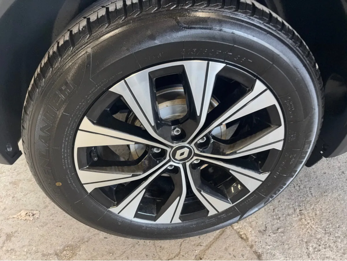 Renault Captur EVOLUTION TCE 140 AUTO MY23 5DR - Image 3