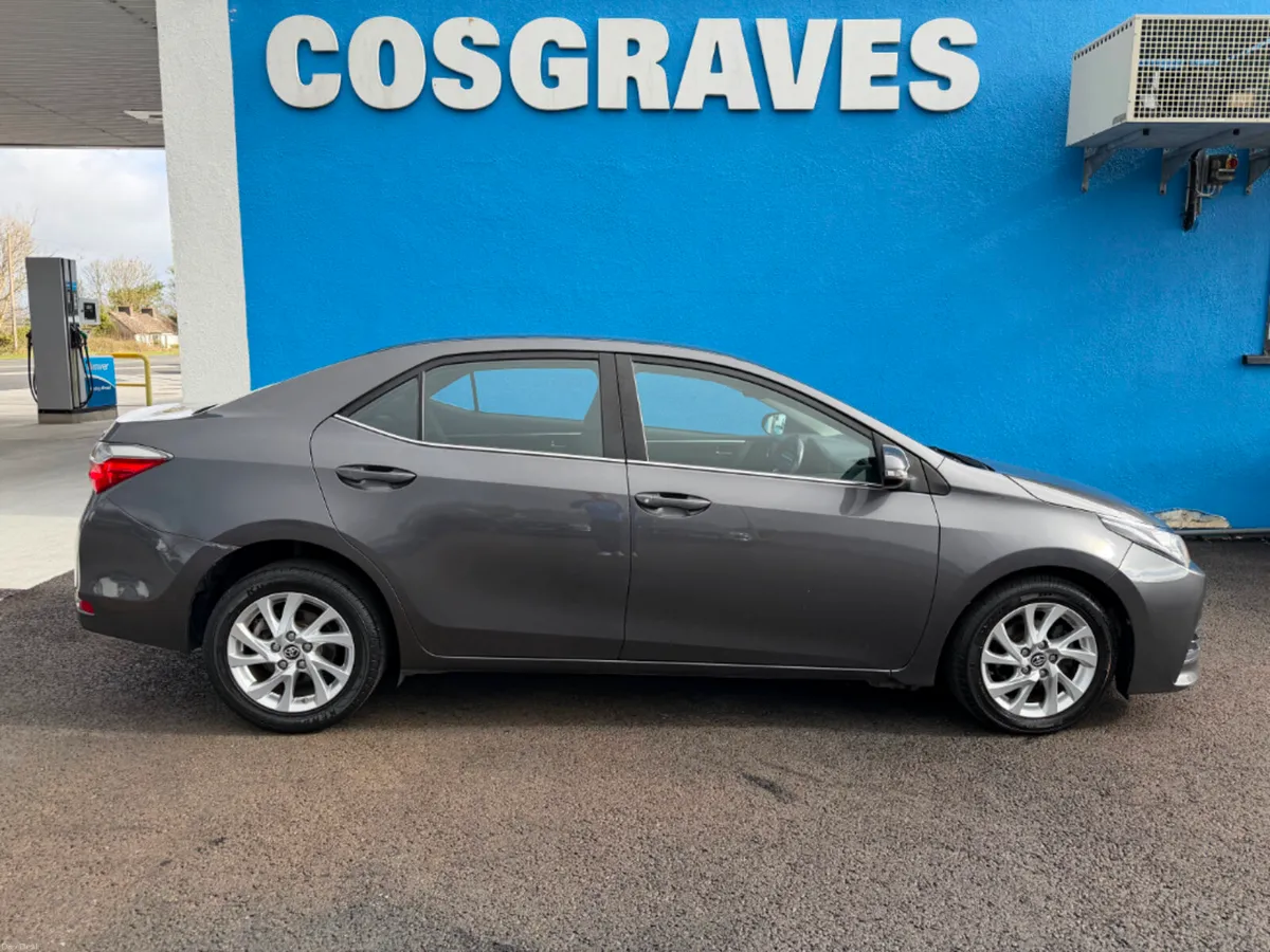 Toyota Corolla 1.4 D4D Luna 4DR * REVERSING CAMERA - Image 2