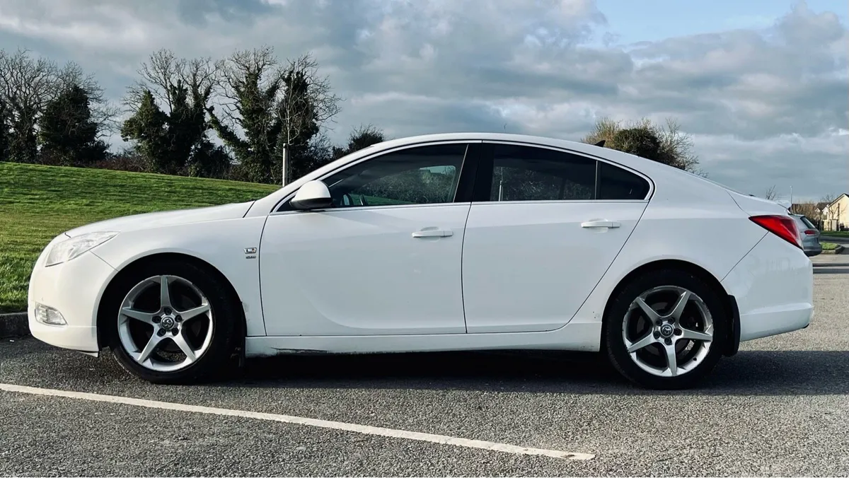 Vauxhall Insignia - Biturbo 4x4 - Image 2