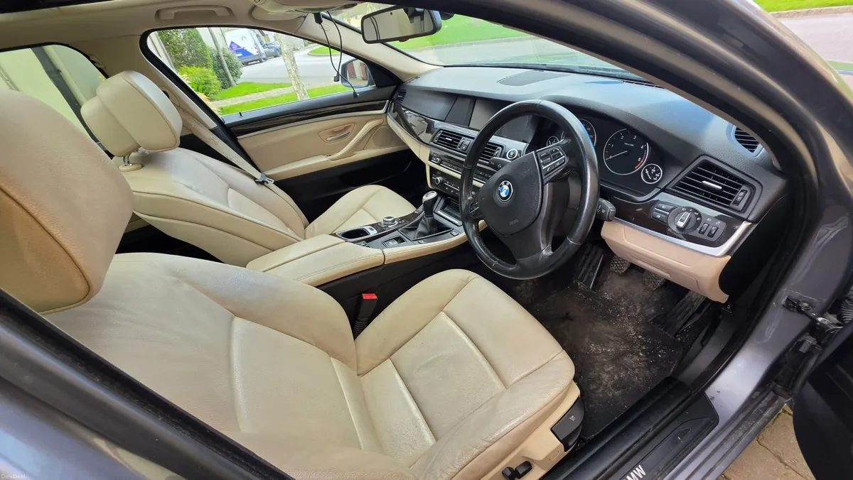 BMW 5-Series 2010 - Image 3