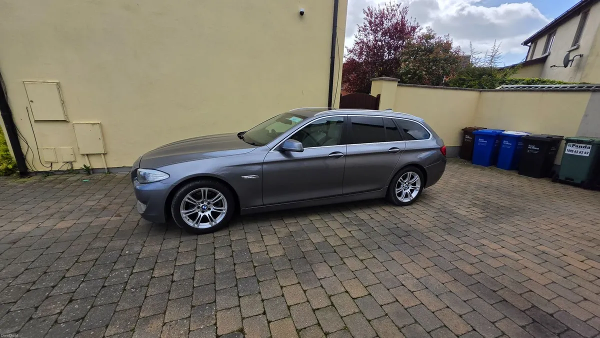 BMW 5-Series 2010 - Image 1