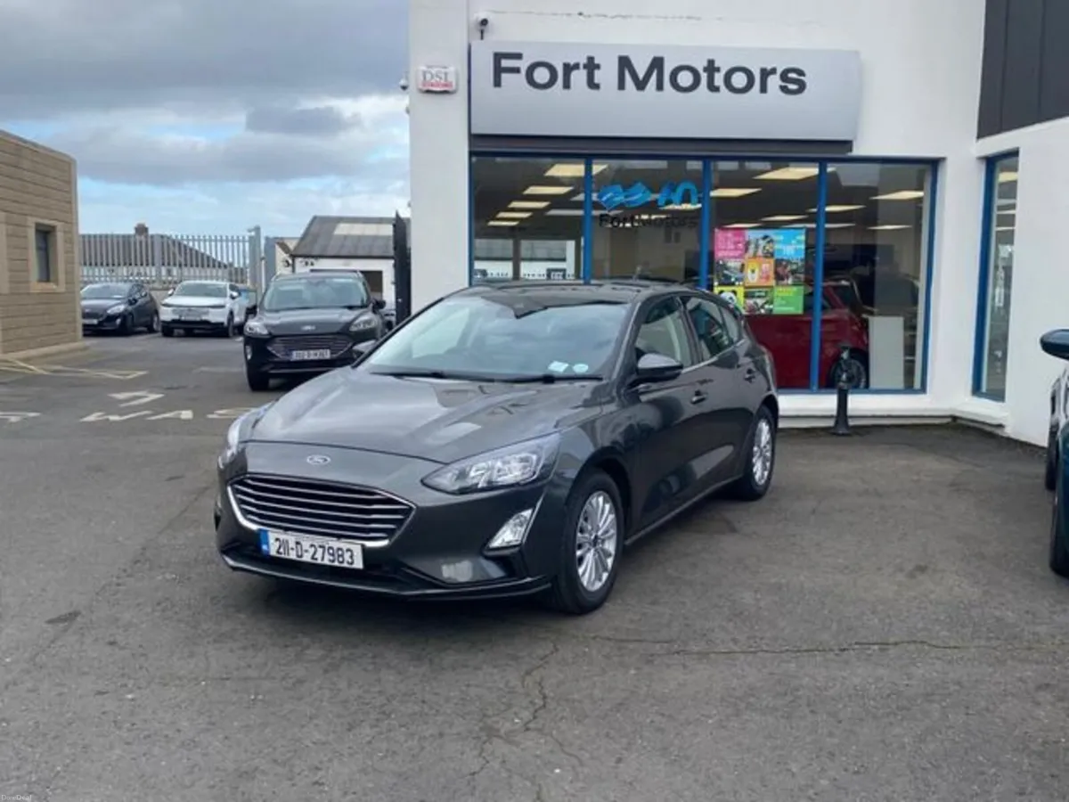 Ford Focus Titanium Edition, Automatic, Petrol, 23 - Image 2