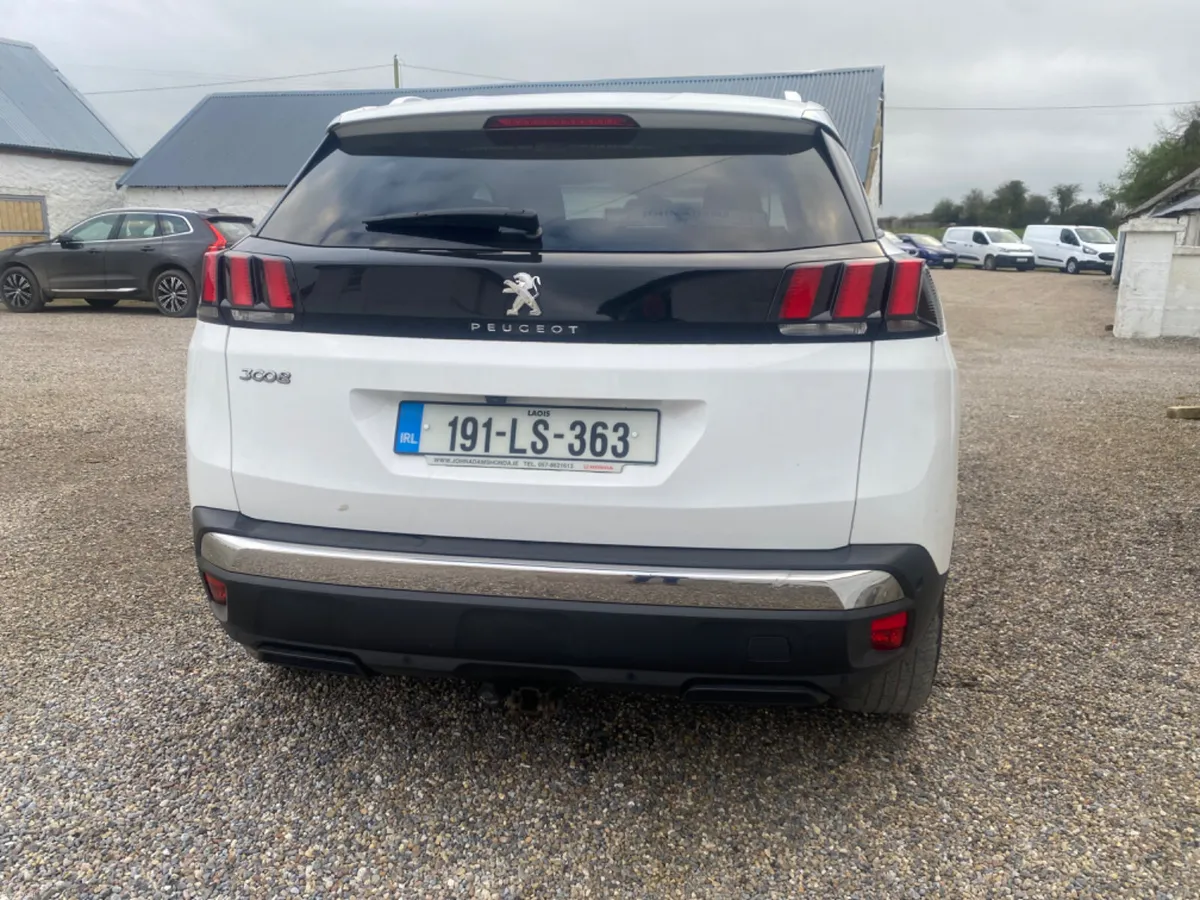 Peugeot 3008 2019 - 5 Seater - Image 2