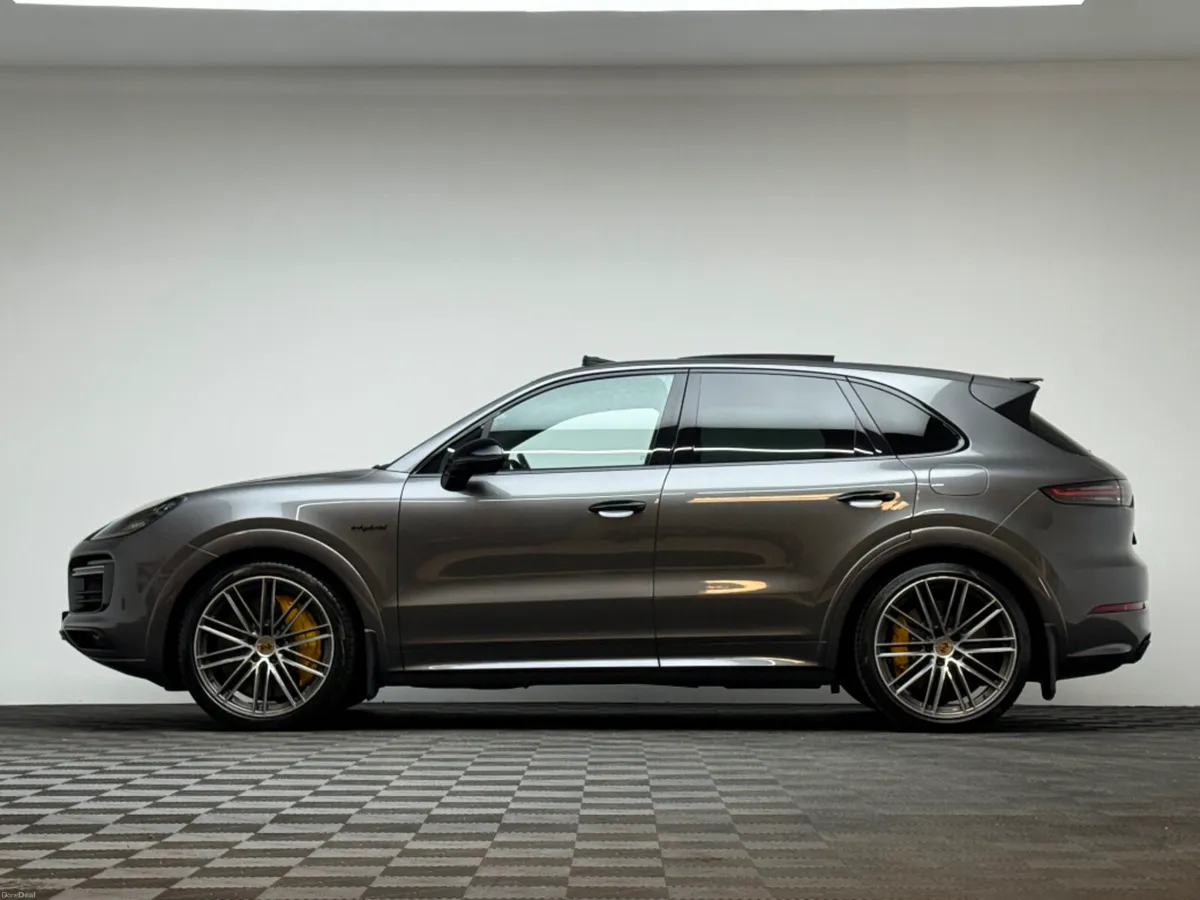 Porsche Cayenne TURBO S 4.0 V8 670HP E-HYBRID - Image 4