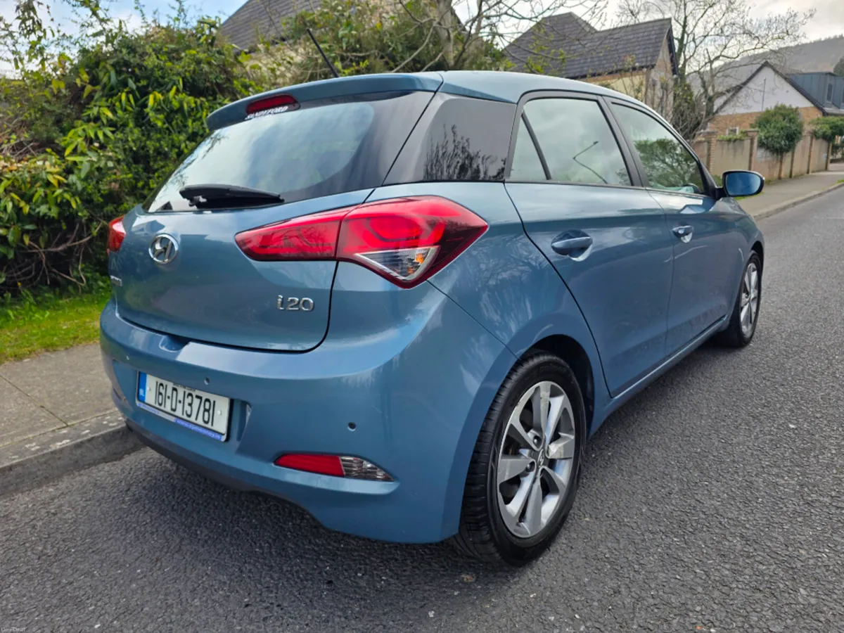 Hyundai i20 Petrol Deluxe 5DR - Image 3
