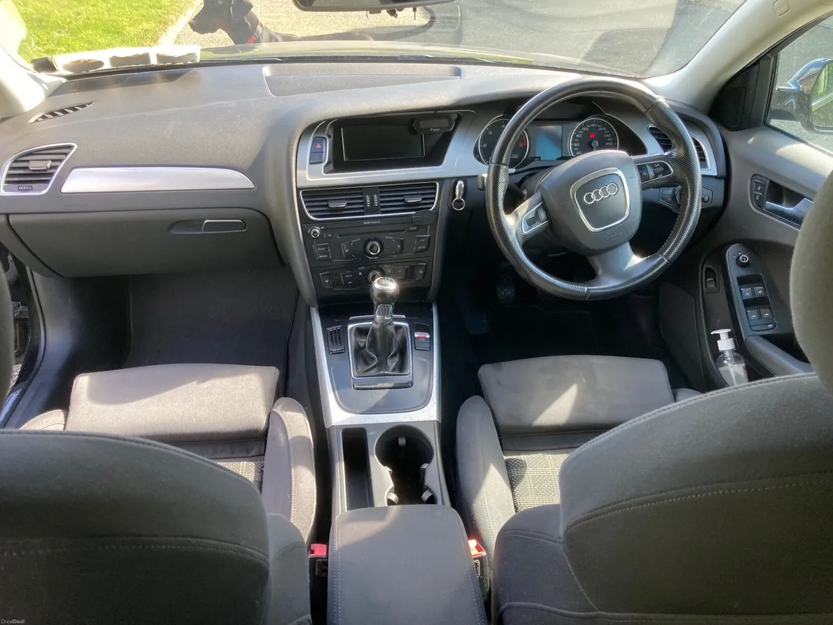 Audi A4 Sport 2010 - Image 4