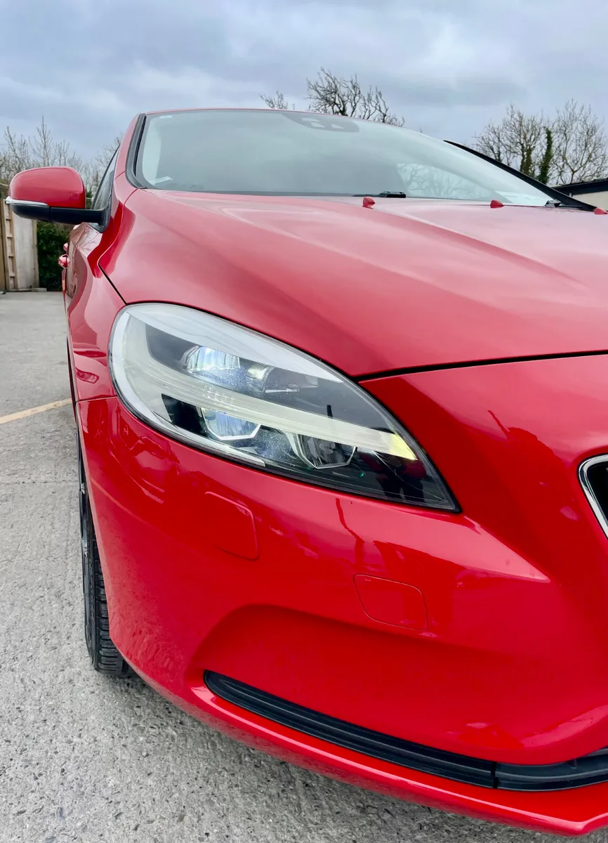 VOLVO V40 2017 2.0, DIESEL - Image 4