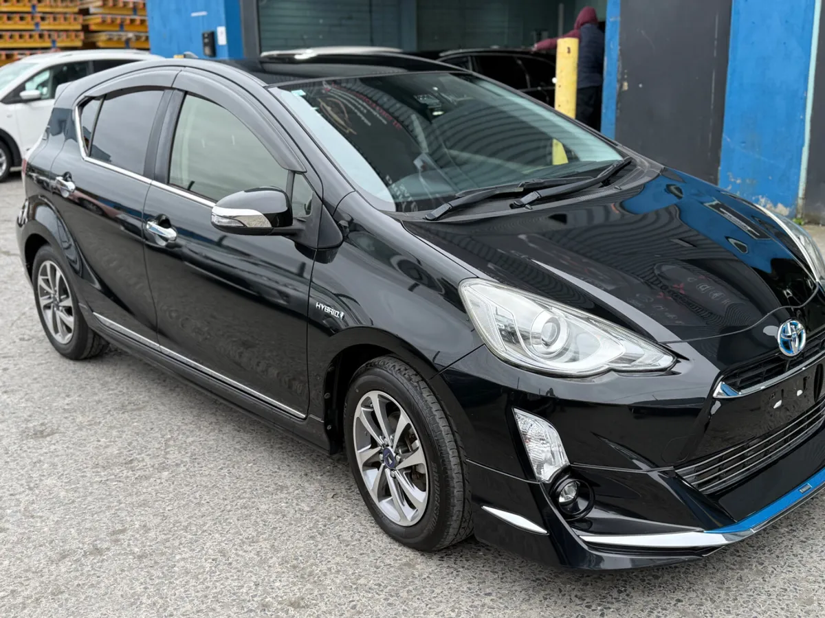 2017 Toyota Aqua Hybrid Automatic/ Modelista Spec - Image 3