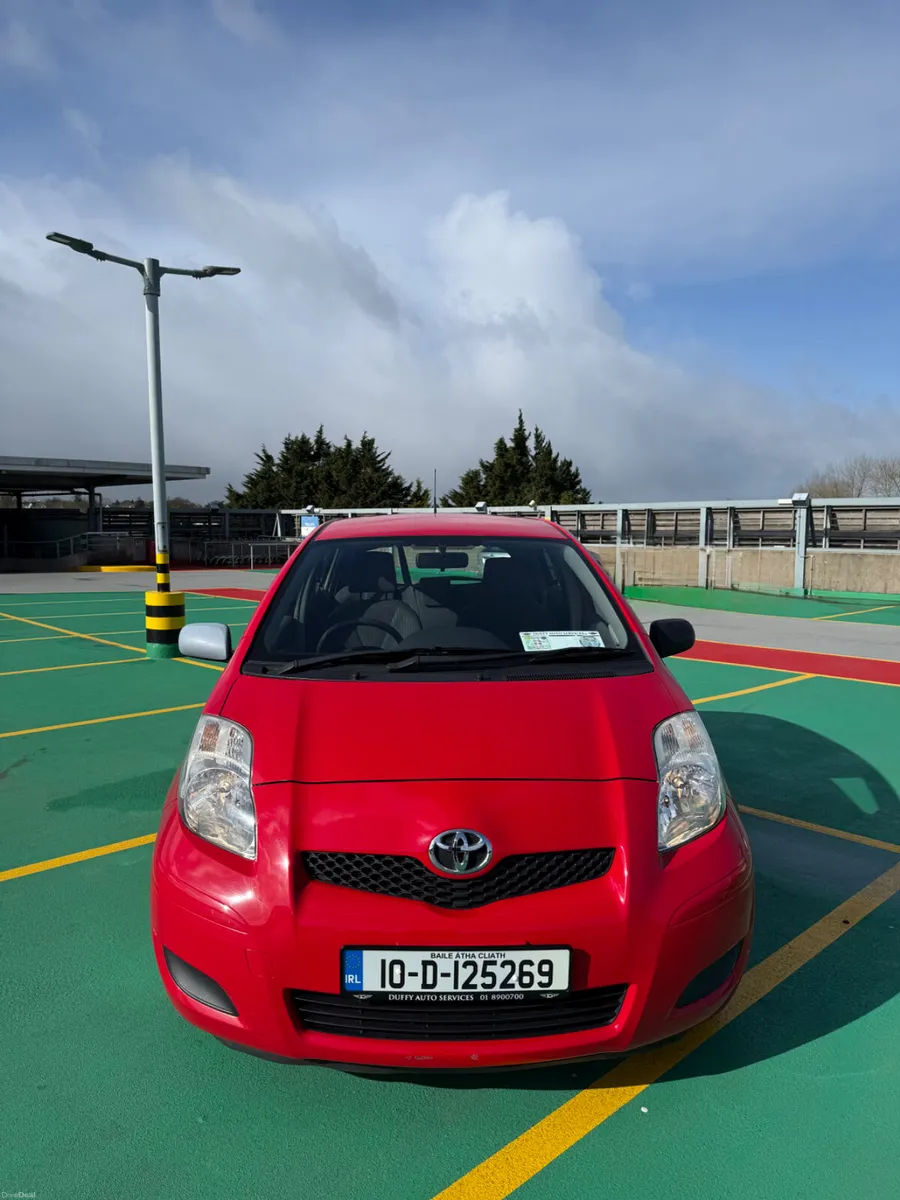 10 Toyota Yaris 1.3 Petrol AUTO - LOW MILEAGE - Image 2