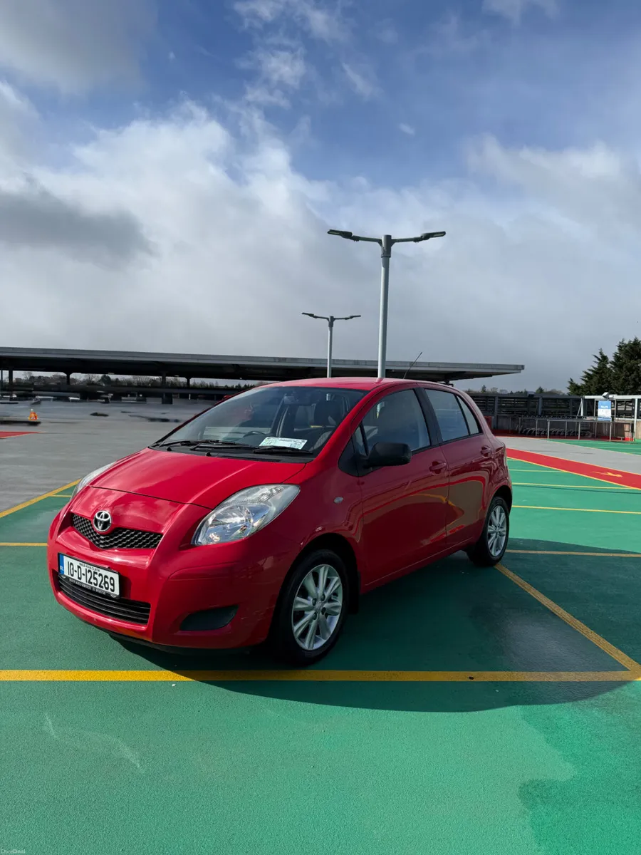 10 Toyota Yaris 1.3 Petrol AUTO - LOW MILEAGE - Image 3