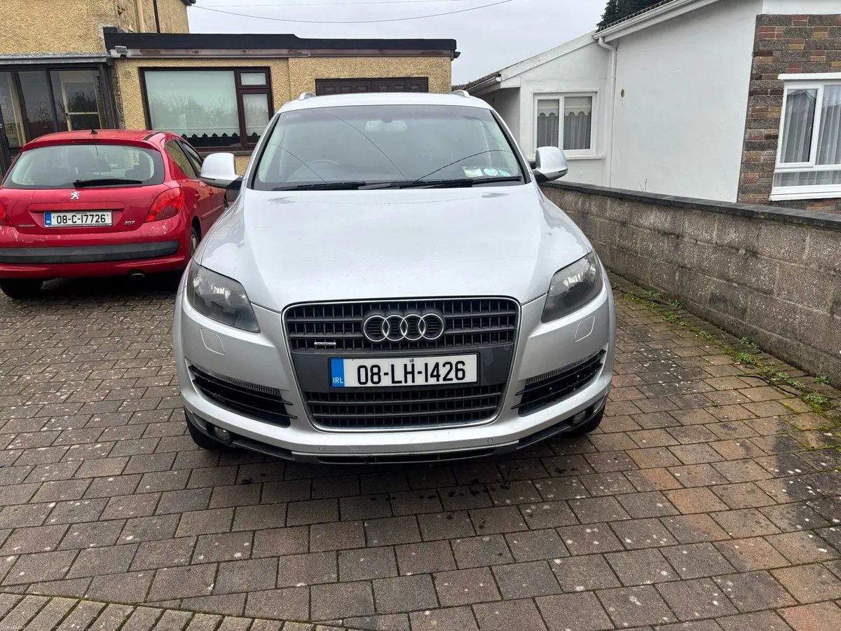 Audi q7 doe7/26 tax6/26 5seat crew cab no issues - Image 3