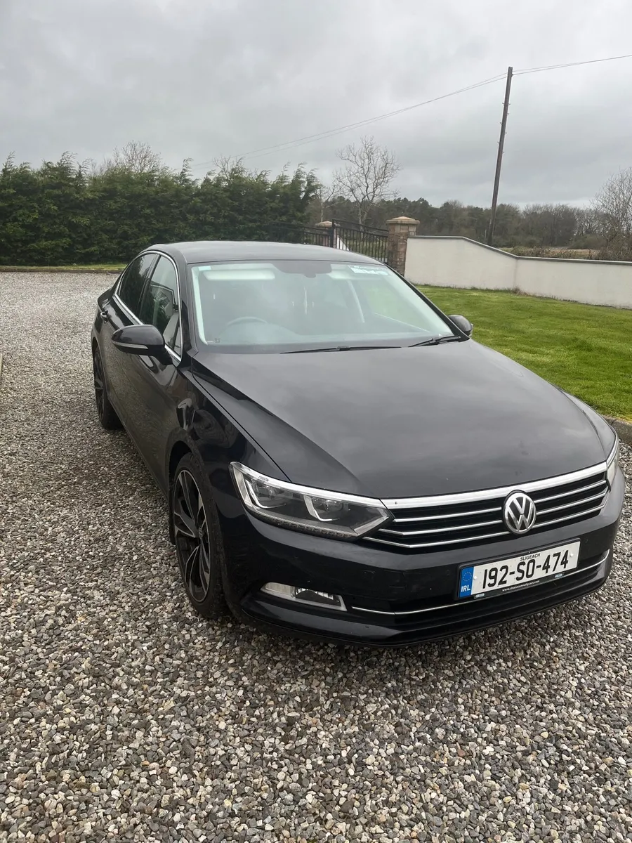 Volkswagen Passat 2019 - Image 2