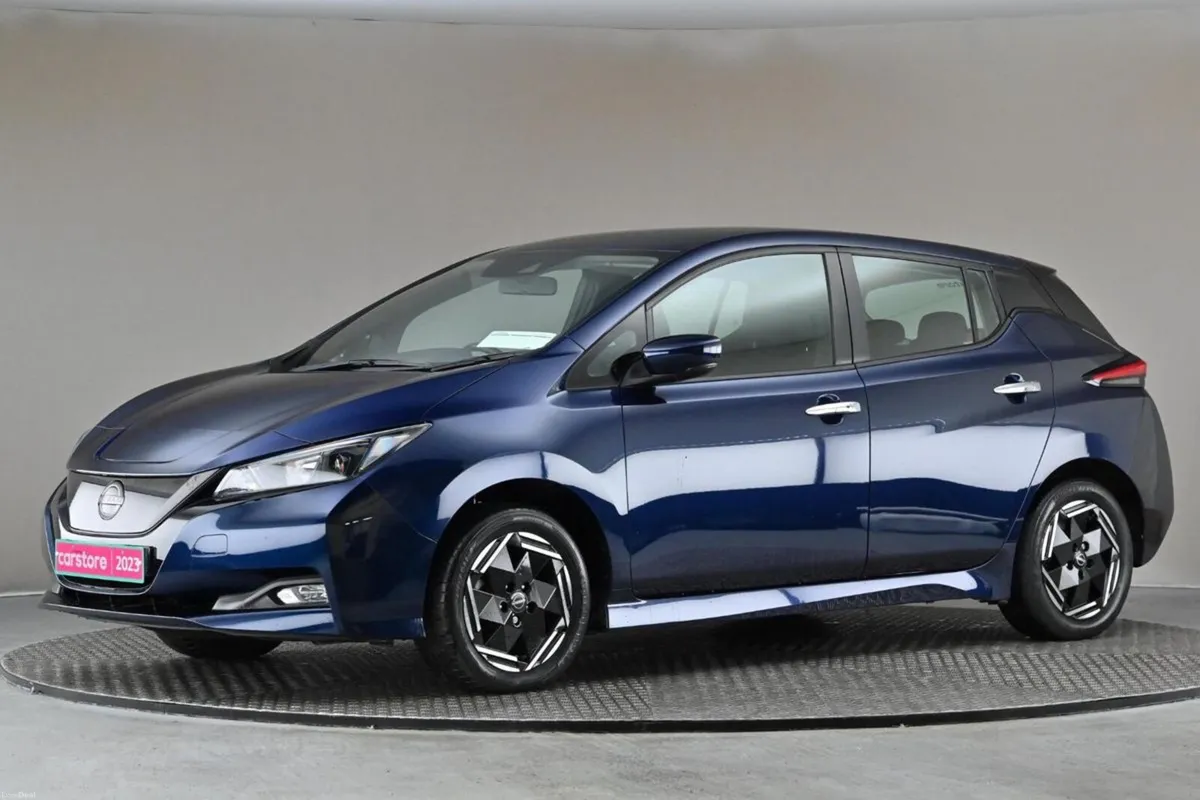 Nissan Leaf EV ACENTA 40KW 150BHP **REVERSE CAM** - Image 4
