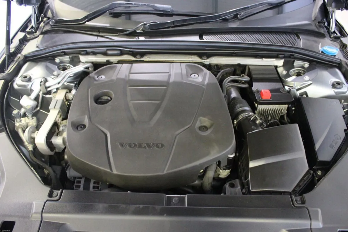 Volvo S90 D4 190hp Momentum Geartronic - TENDER 11 - Image 4