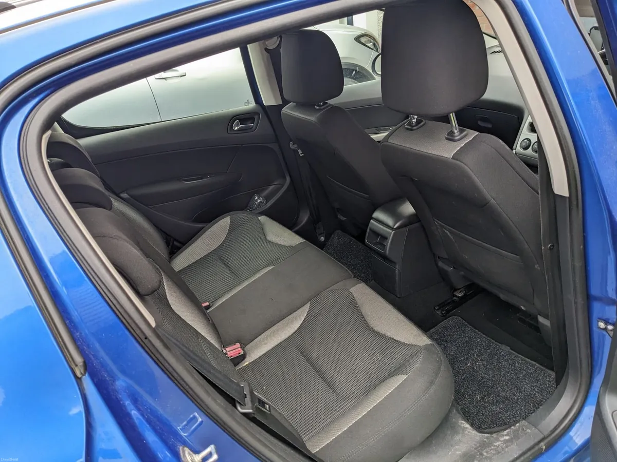 Peugeot 308 2010 - Image 2