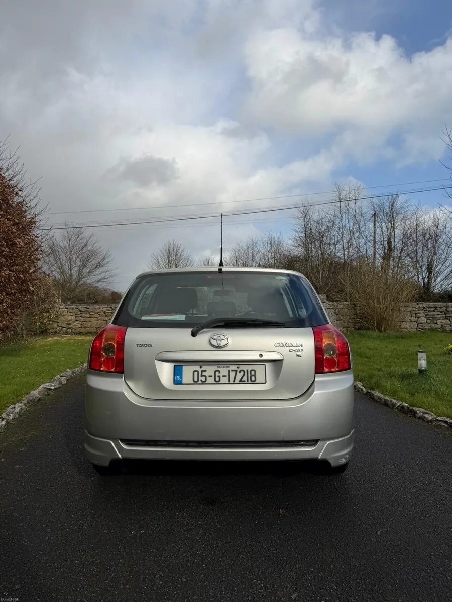 Toyota Corolla 2005 - Image 2