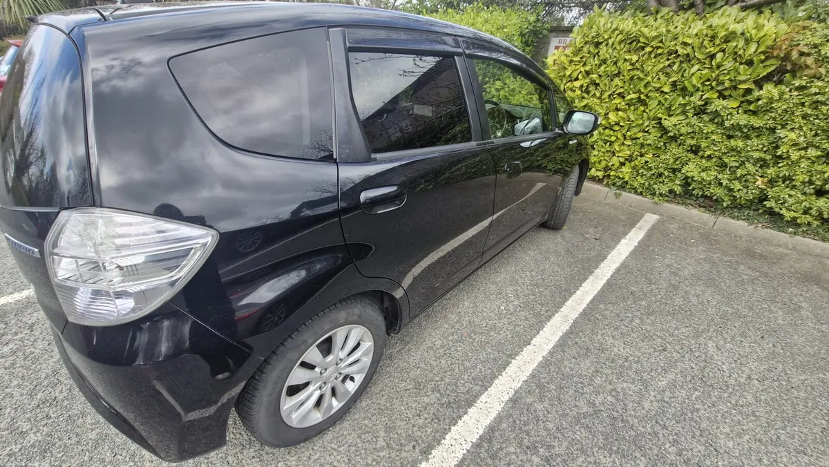 HONDA FIT HYBRID - Image 2