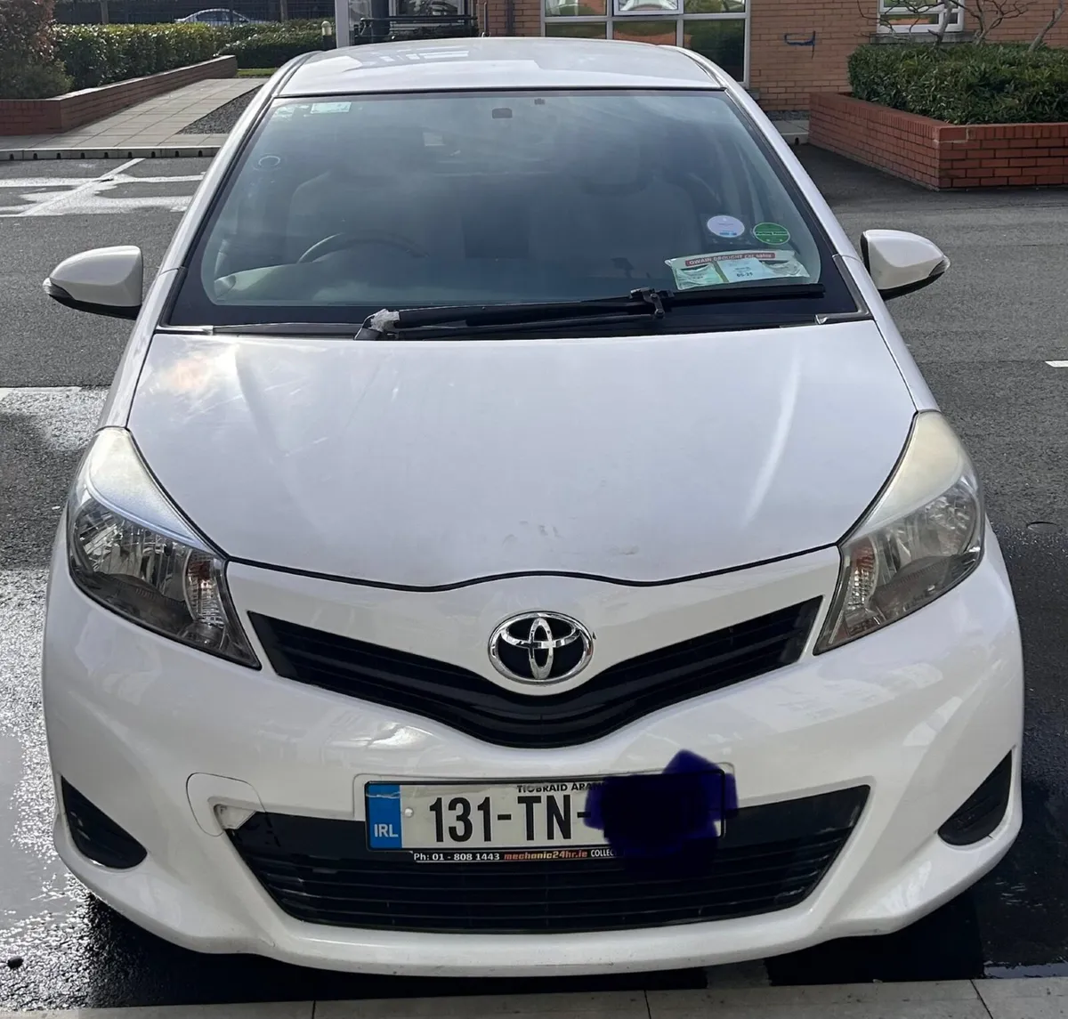 White Toyota Vitz 2013 (Automatic) for sale - Image 1