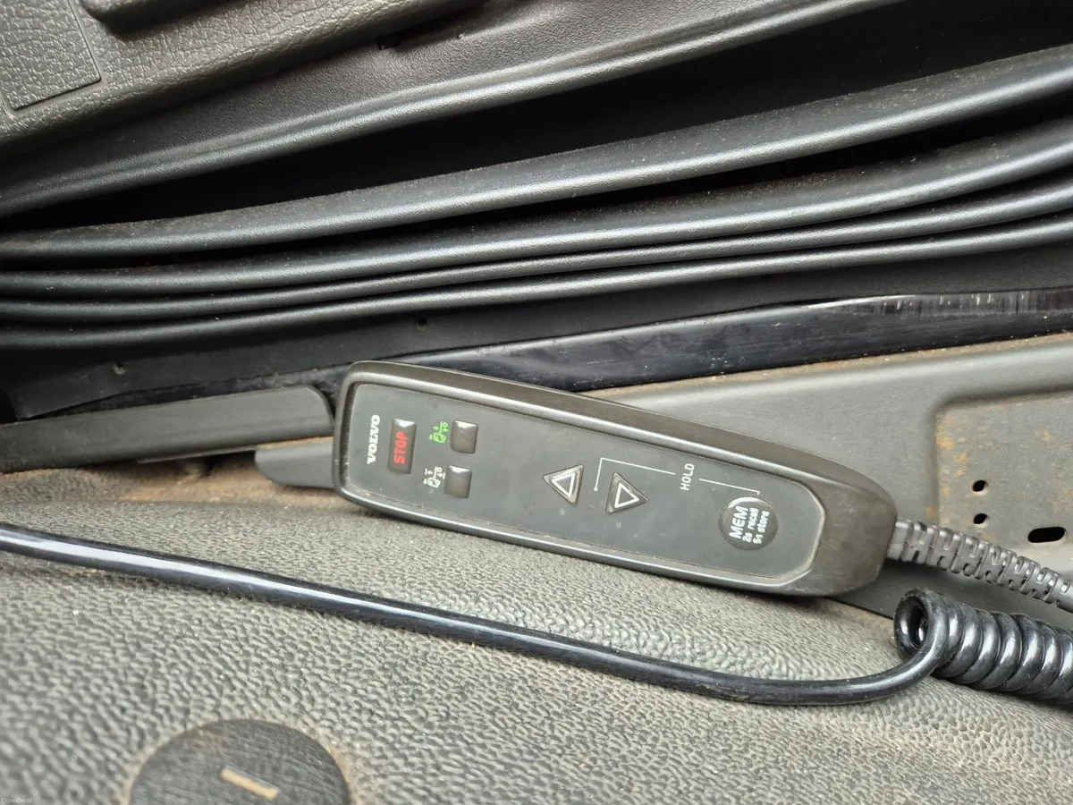 2013 (Dec) Volvo FM330 Globetrotter 18 ton - Image 4