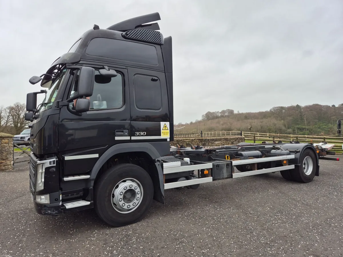 2013 (Dec) Volvo FM330 Globetrotter 18 ton - Image 2