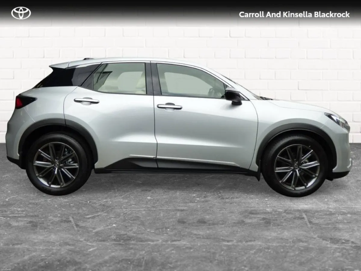 Lexus LBX Hybrid Elegant - Image 3