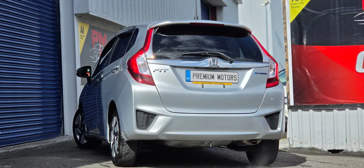 Honda fit Hybrid - Image 3