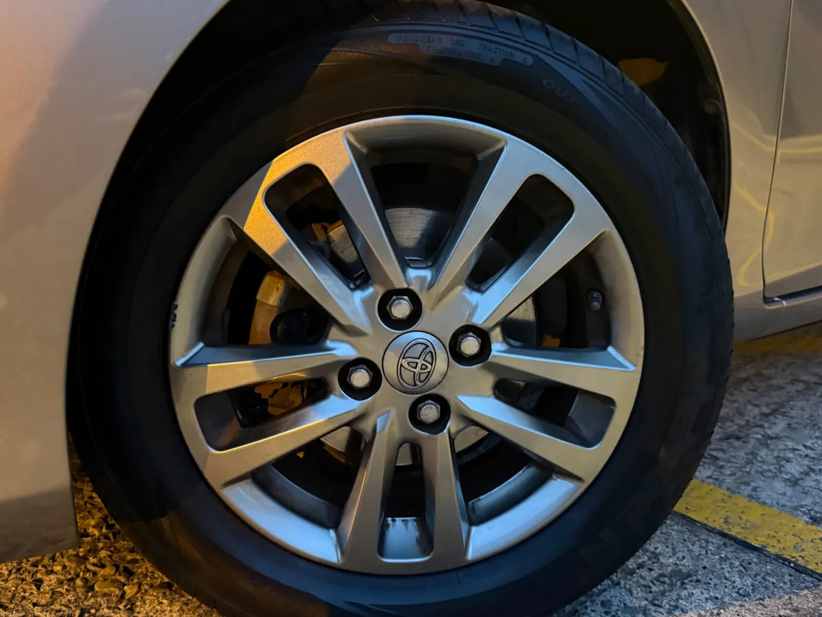 Toyota Yaris 2015 - Image 4