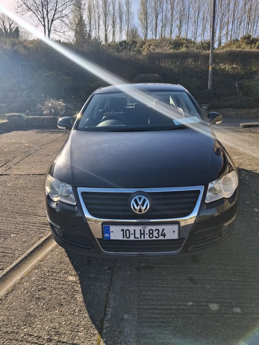 Volkswagen Passat 2010 - Image 2