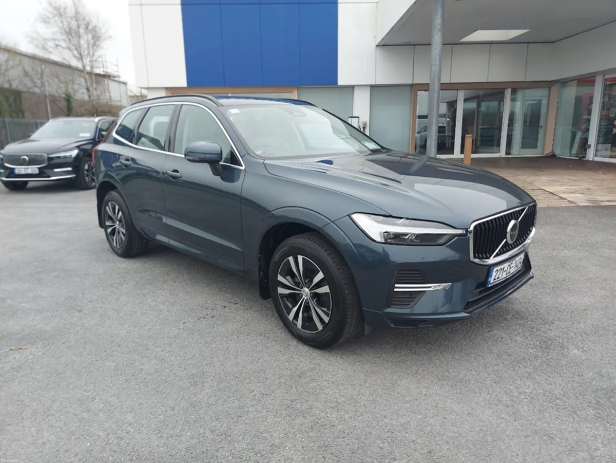 Volvo XC60 B4 D MOMENTUM 5DR AUTO - Image 1