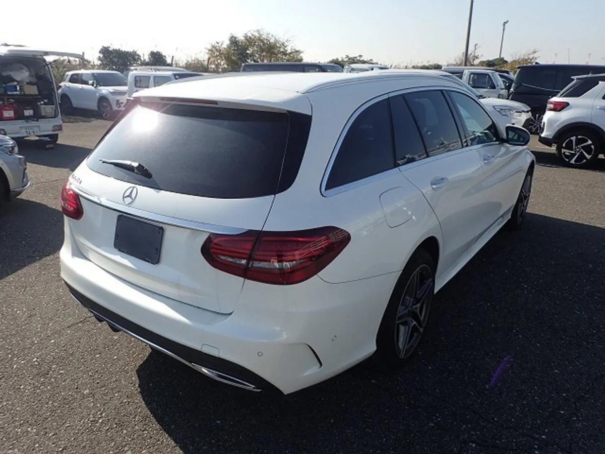 Mercedes-Benz C-Class C220D AMG PLUS LAUREUS EDITI - Image 3