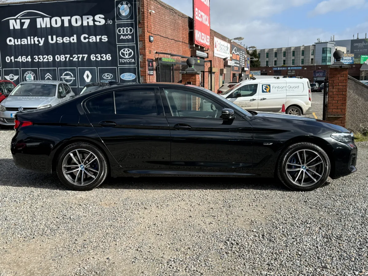 2022 BMW 5 Series  2.0 PLUG IN HYBRID G30 M SPORT - Image 2