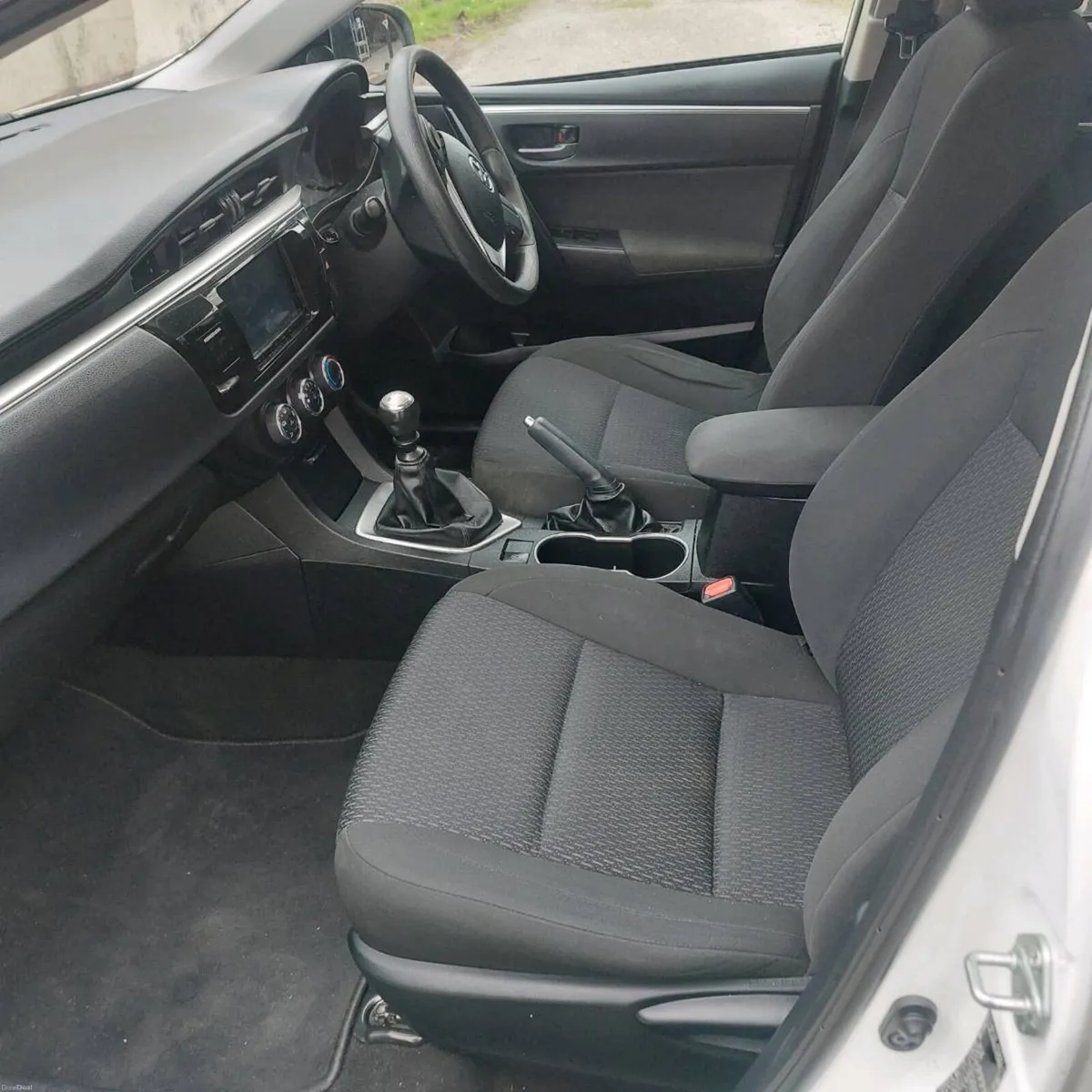 2015 toyota corolla 1.4 nct 6/27 new nct - Image 6