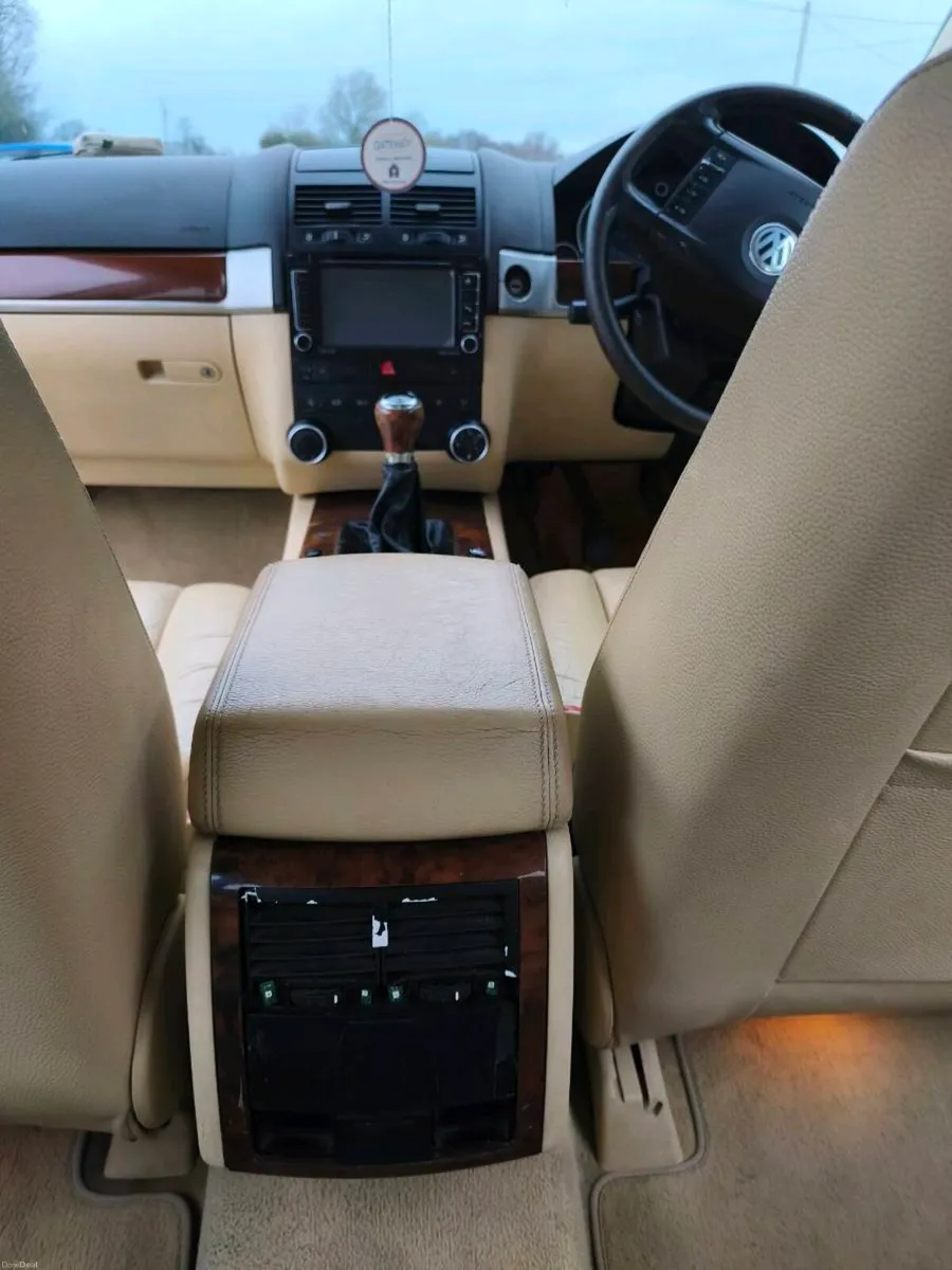 VW Touareg 2.5 d Crew Cab - Image 3