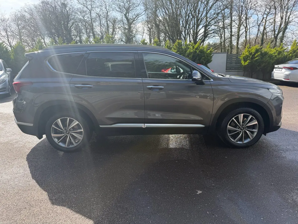 2020 Hyundai Santa Fe Exec Plus - Image 2