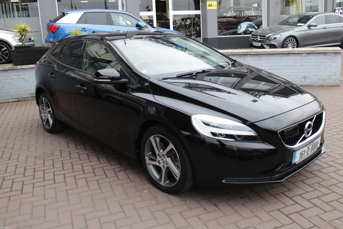 2016 VOLVO V40 D4 4DR ESTATE AUTO - Image 2