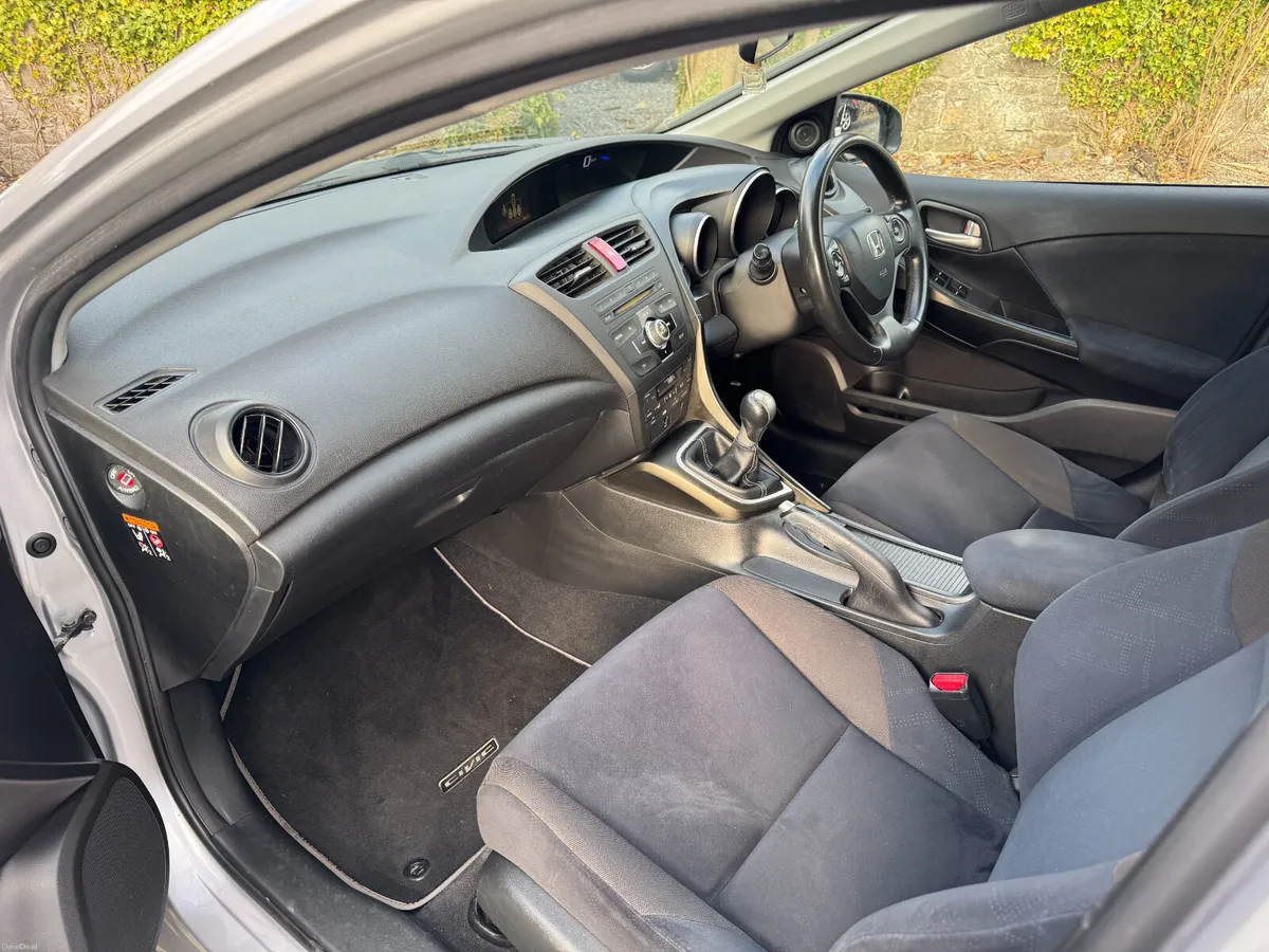 2014 Honda Civic 6 Speed Manual - Image 4