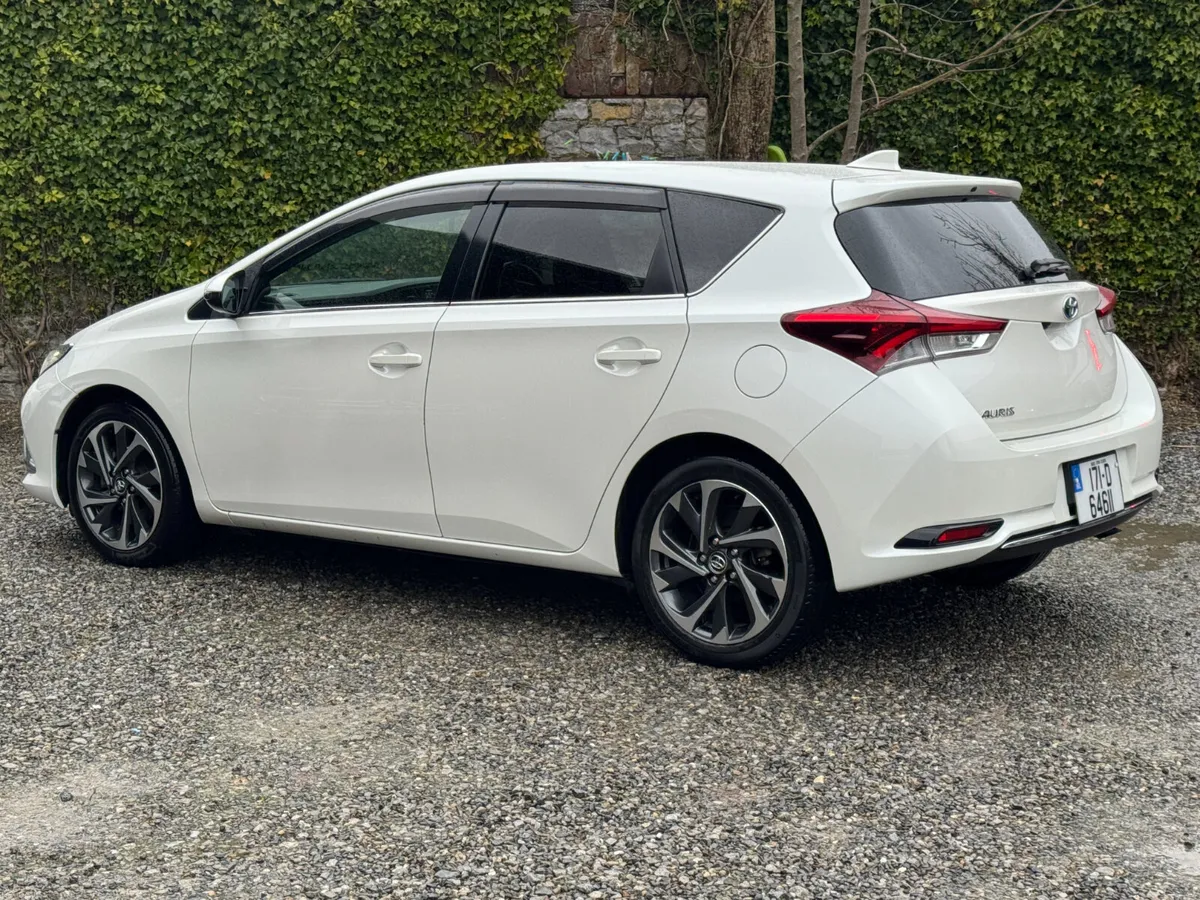 2017 Toyota Auris 1.8 Hybrid Sport - Image 3