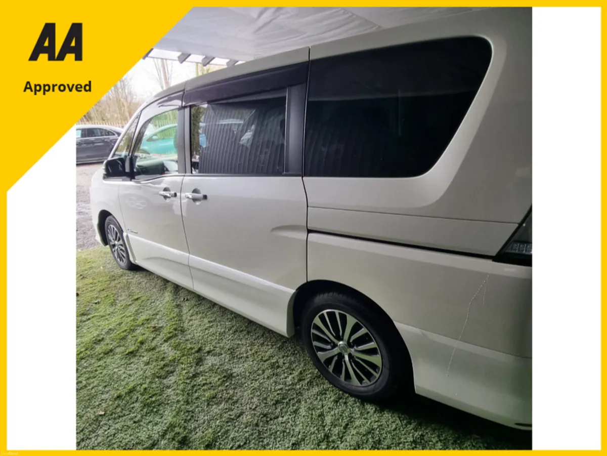 2014 Nissan Serena Full option Automatic - Image 6